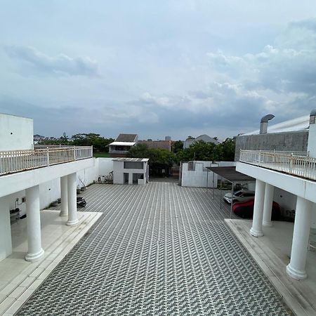 Griya Rw Family Guest House Redpartner Surakarta (Solo) Exterior foto