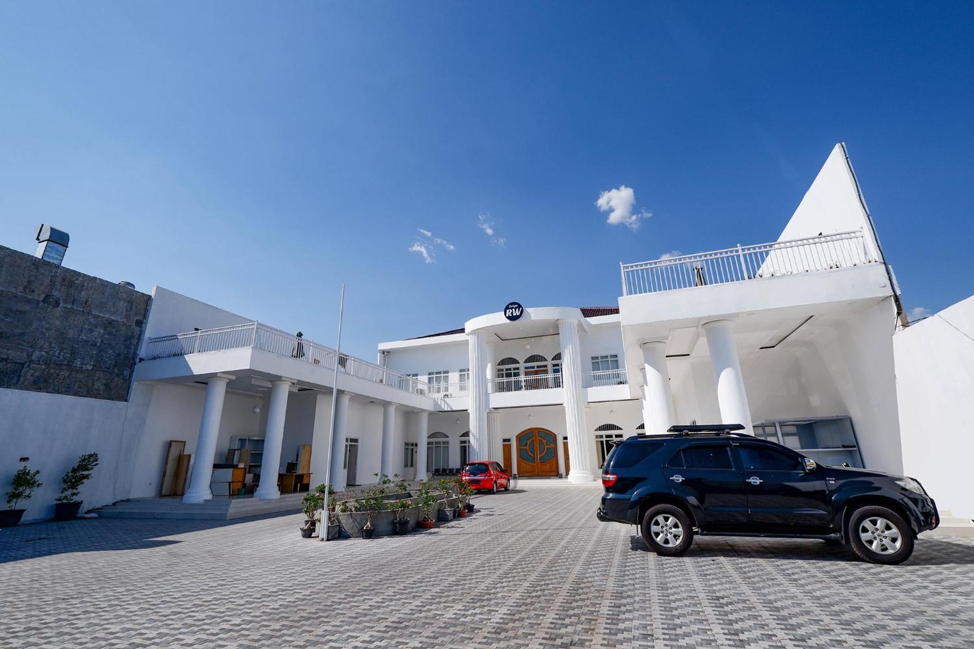 Griya Rw Family Guest House Redpartner Surakarta (Solo) Exterior foto