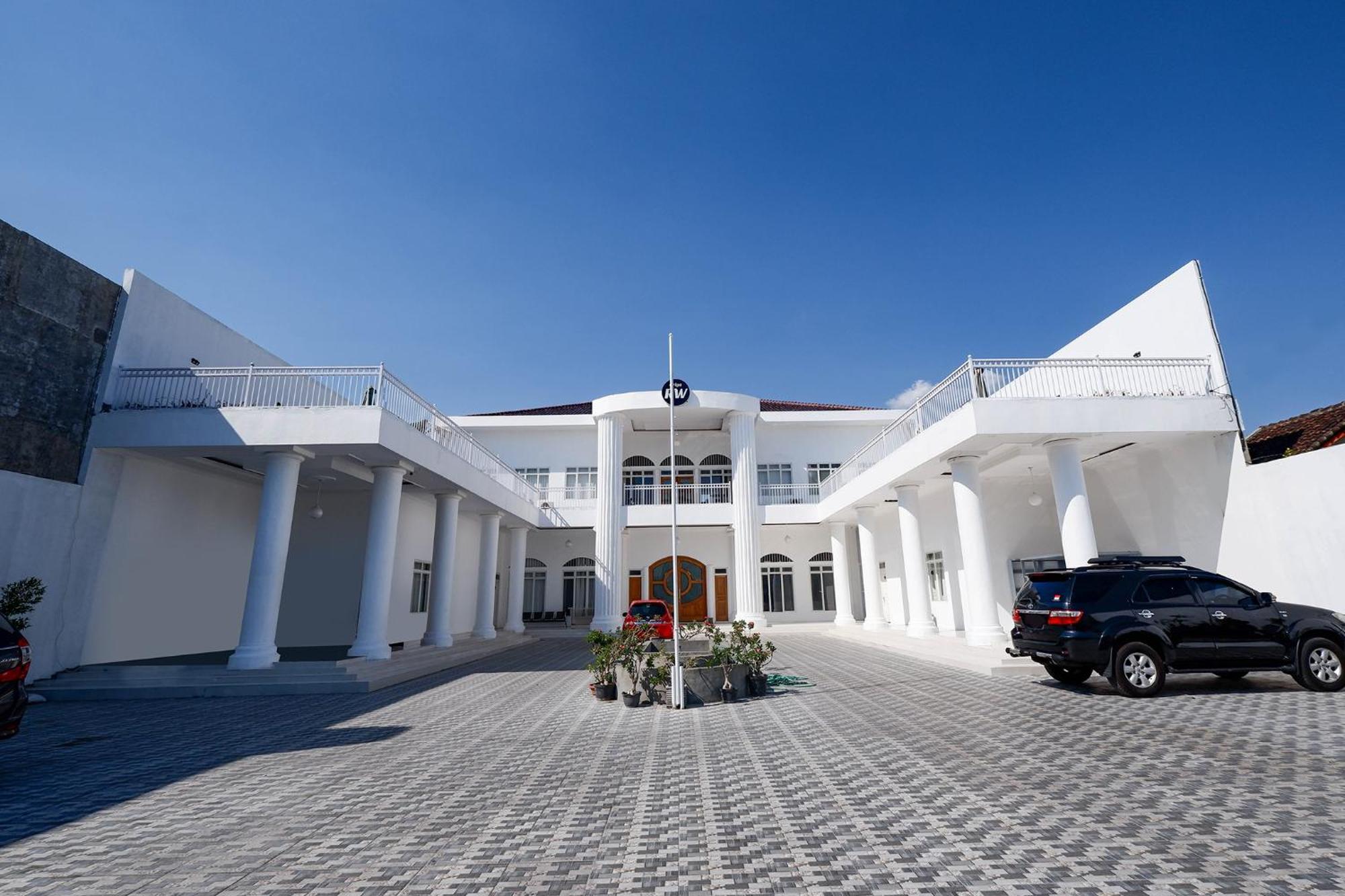 Griya Rw Family Guest House Redpartner Surakarta (Solo) Exterior foto