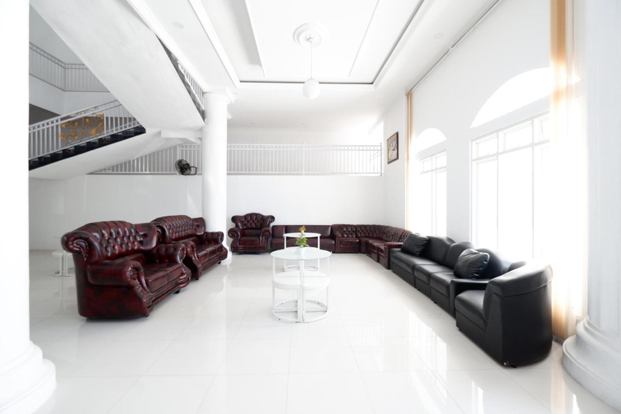Griya Rw Family Guest House Redpartner Surakarta (Solo) Exterior foto
