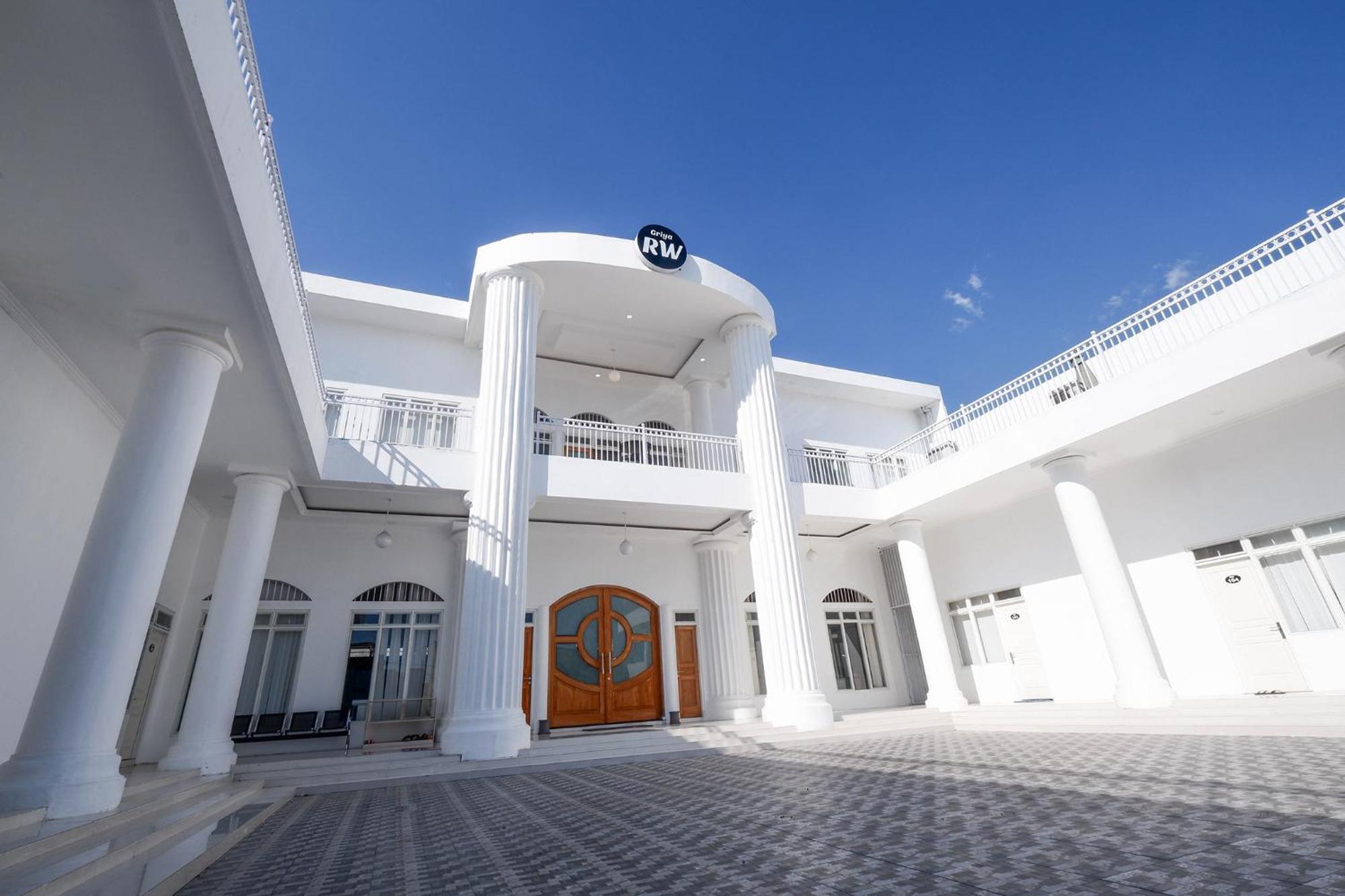 Griya Rw Family Guest House Redpartner Surakarta (Solo) Exterior foto
