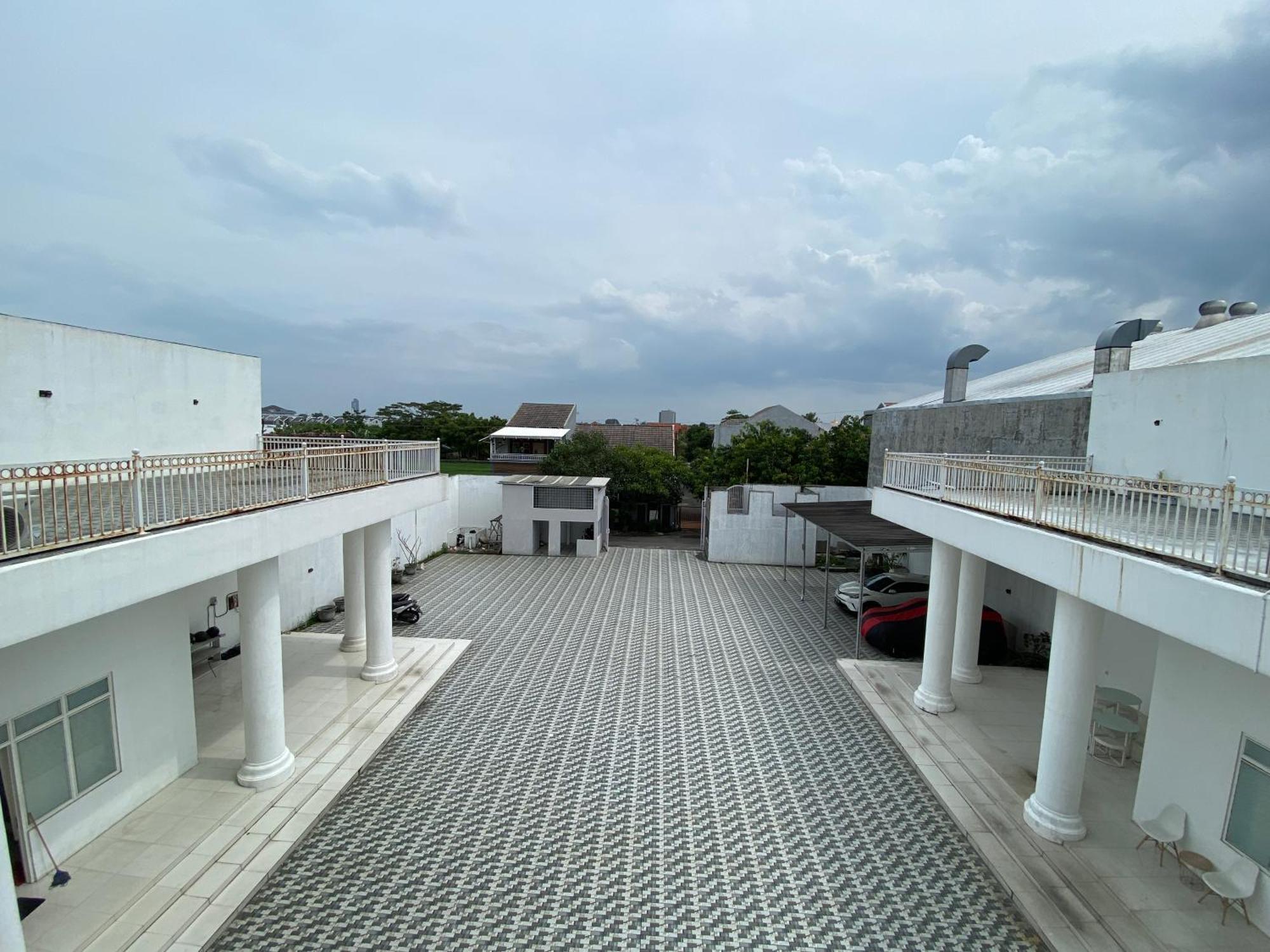 Griya Rw Family Guest House Redpartner Surakarta (Solo) Exterior foto