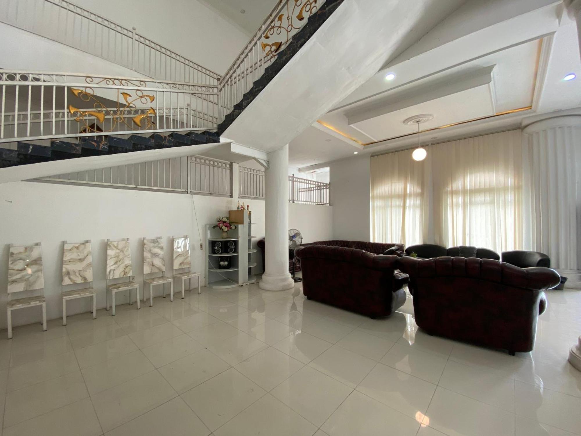 Griya Rw Family Guest House Redpartner Surakarta (Solo) Exterior foto