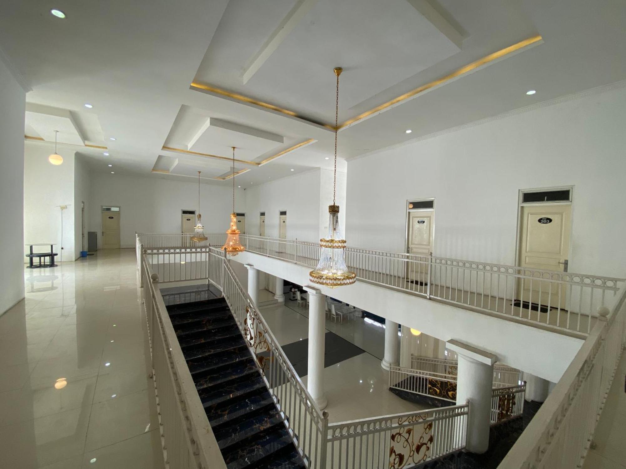 Griya Rw Family Guest House Redpartner Surakarta (Solo) Exterior foto