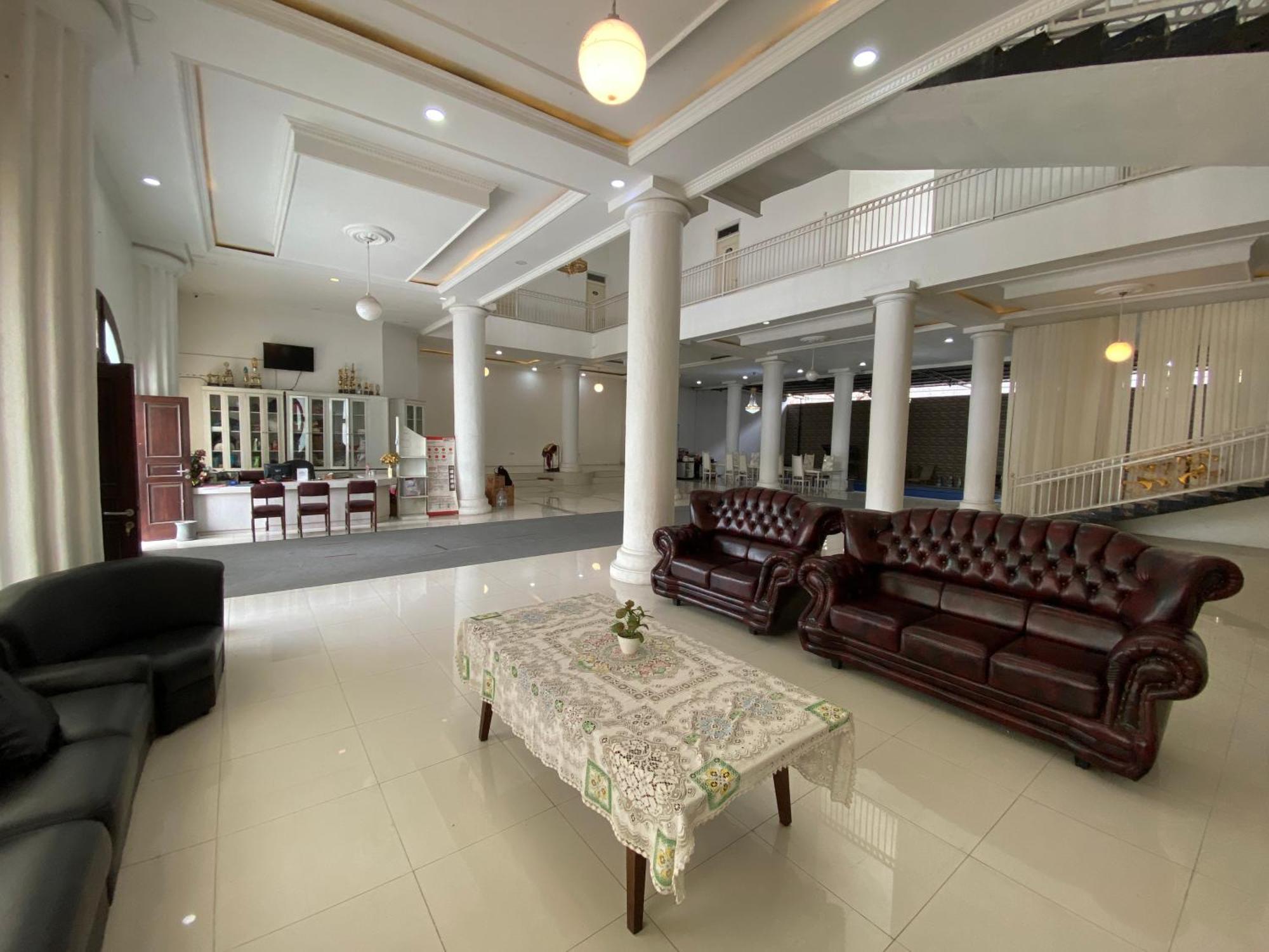 Griya Rw Family Guest House Redpartner Surakarta (Solo) Exterior foto