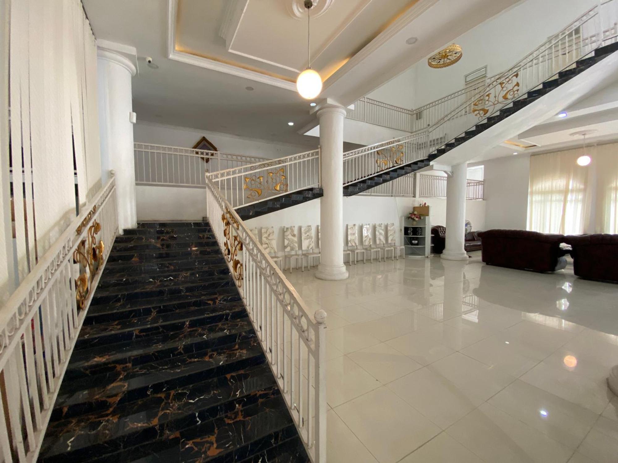 Griya Rw Family Guest House Redpartner Surakarta (Solo) Exterior foto