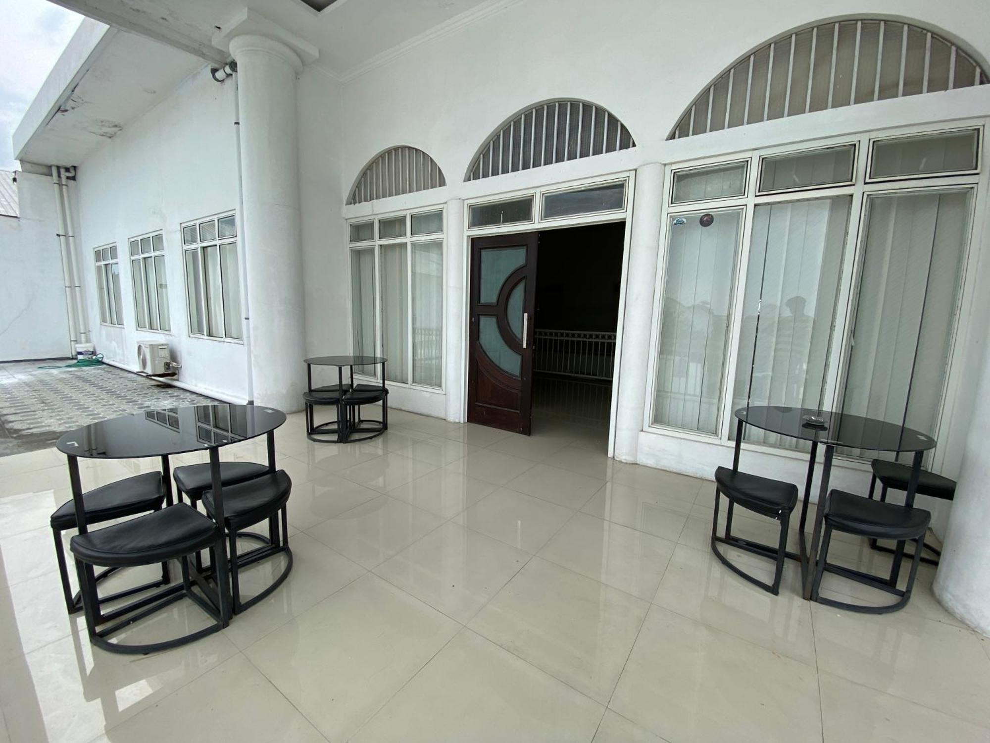 Griya Rw Family Guest House Redpartner Surakarta (Solo) Exterior foto