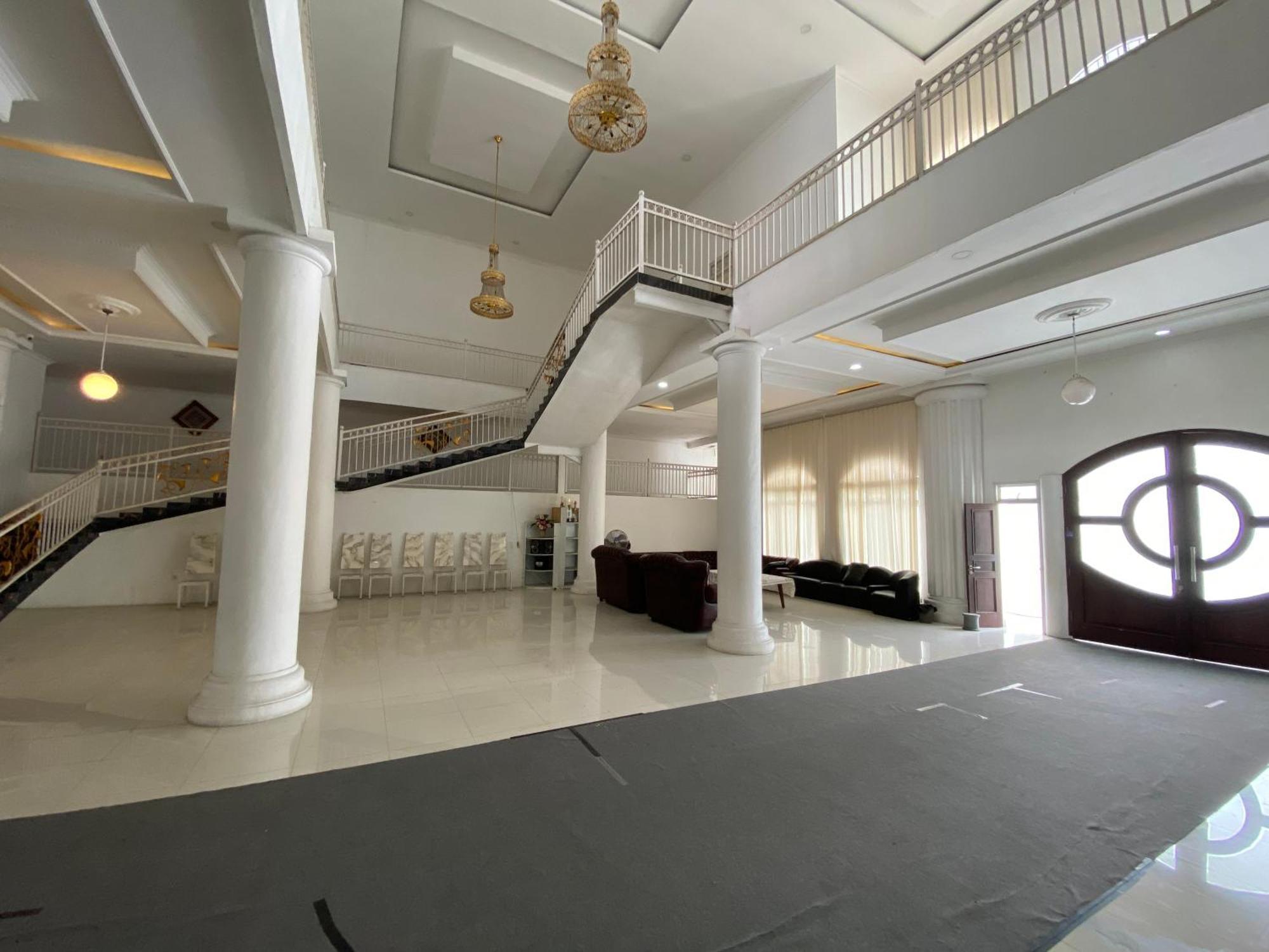Griya Rw Family Guest House Redpartner Surakarta (Solo) Exterior foto