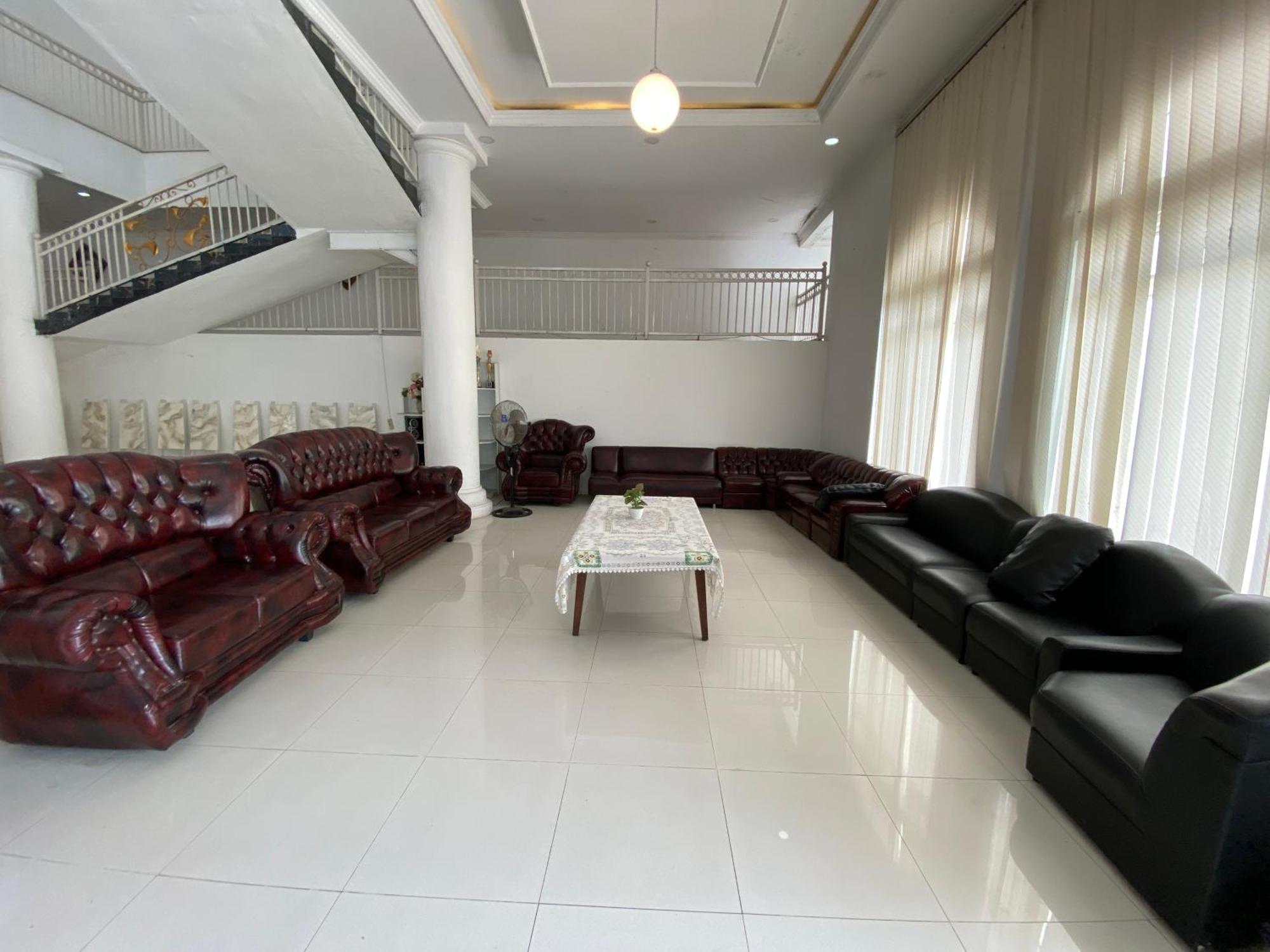 Griya Rw Family Guest House Redpartner Surakarta (Solo) Exterior foto