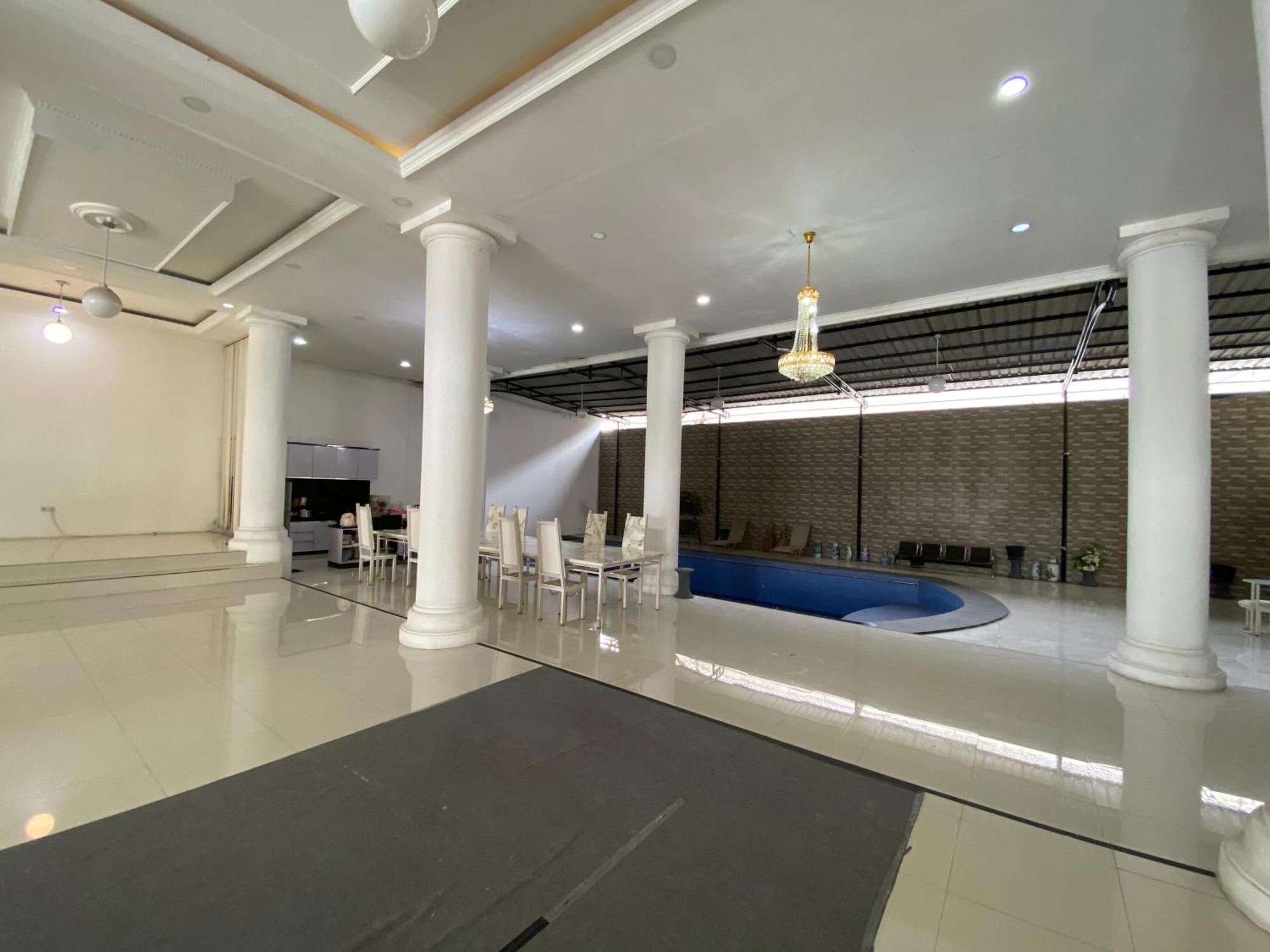 Griya Rw Family Guest House Redpartner Surakarta (Solo) Exterior foto