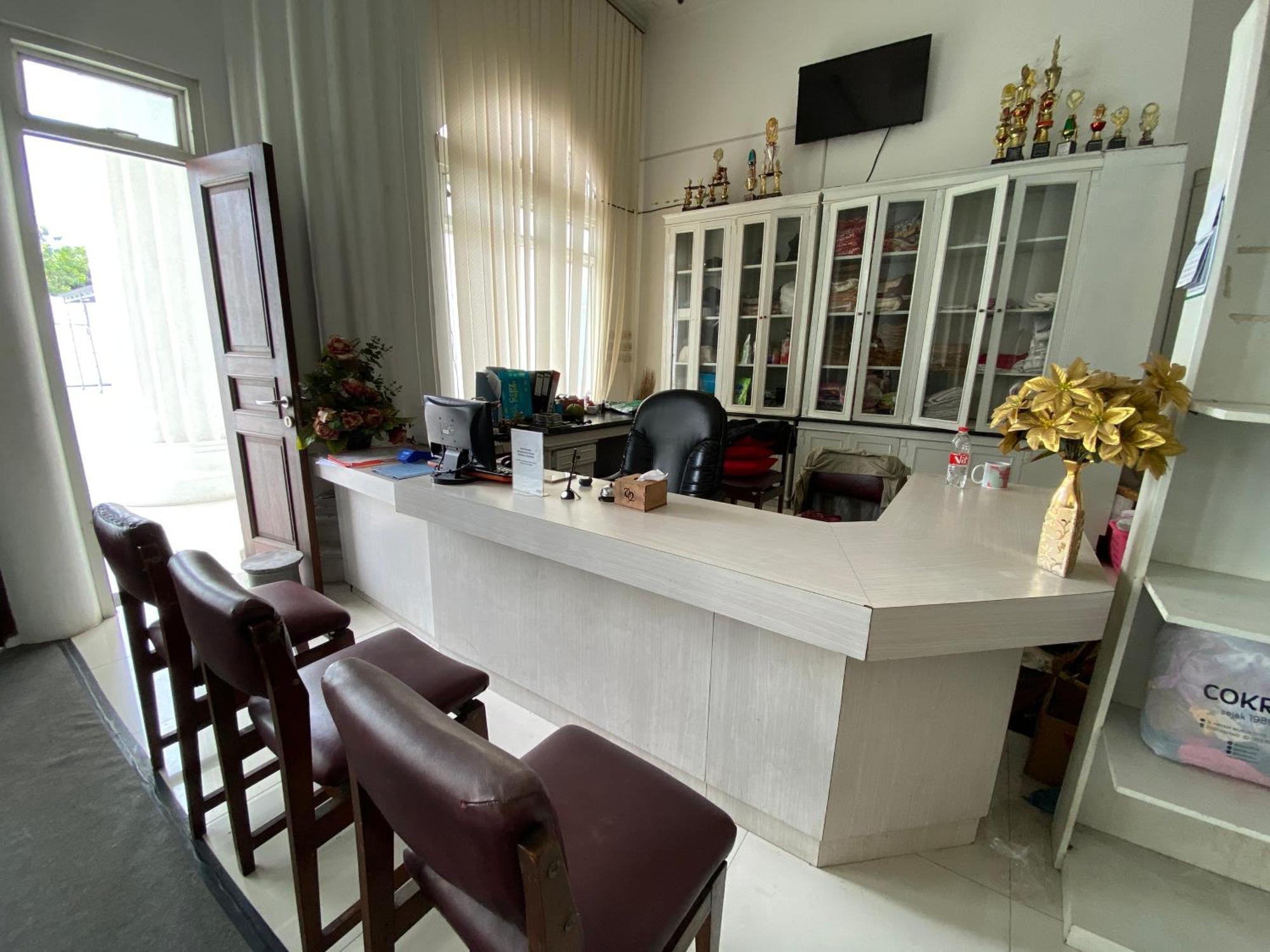 Griya Rw Family Guest House Redpartner Surakarta (Solo) Exterior foto