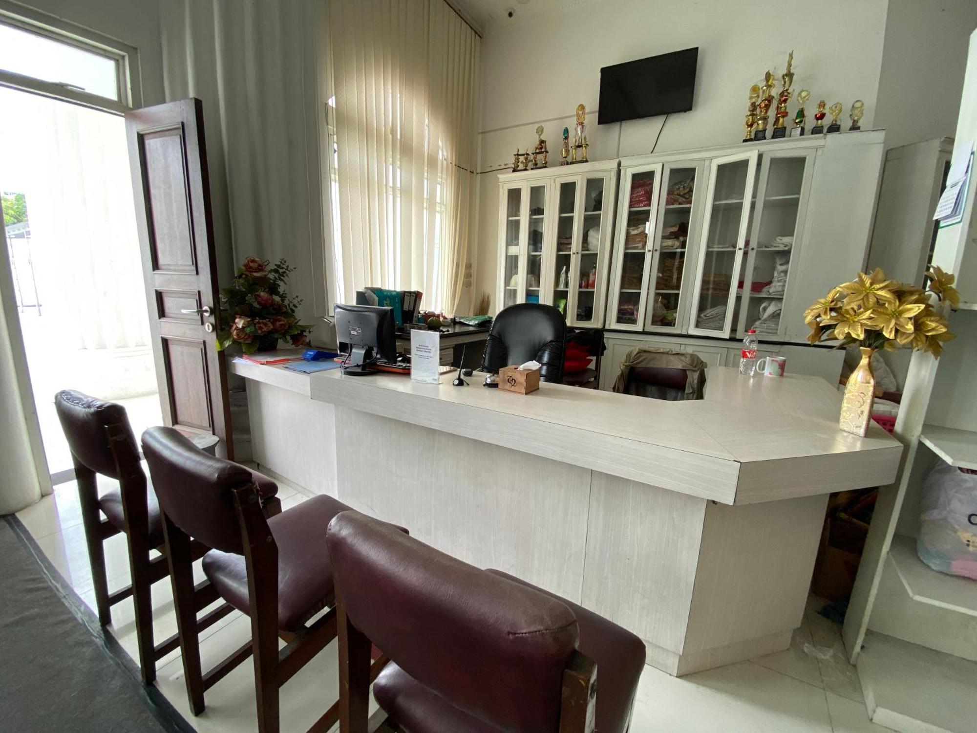 Griya Rw Family Guest House Redpartner Surakarta (Solo) Exterior foto