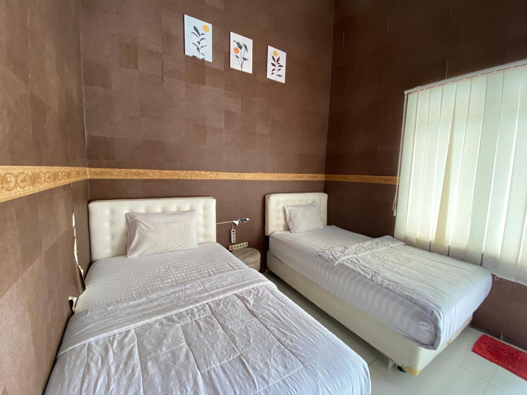 Griya Rw Family Guest House Redpartner Surakarta (Solo) Exterior foto