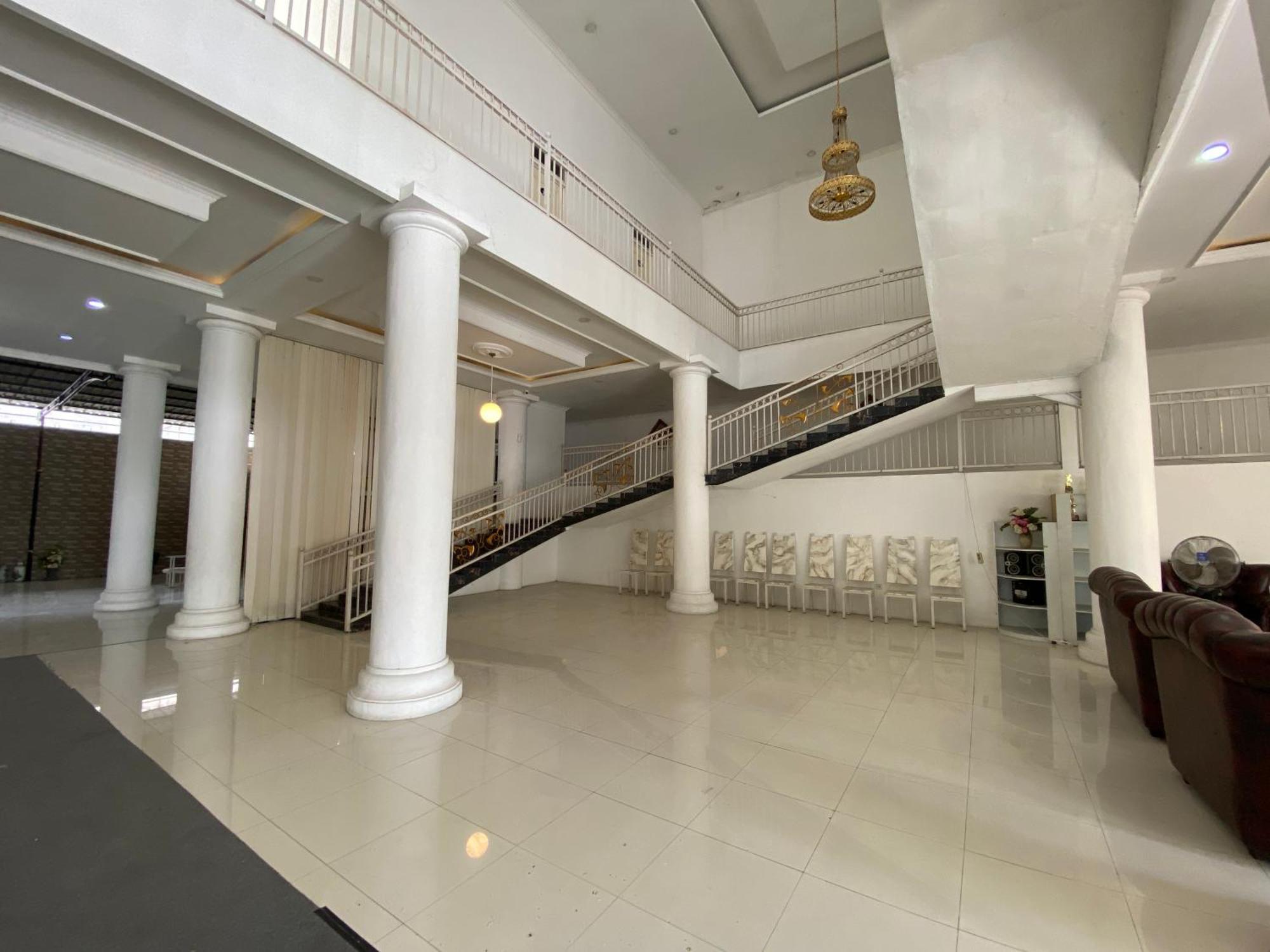 Griya Rw Family Guest House Redpartner Surakarta (Solo) Exterior foto