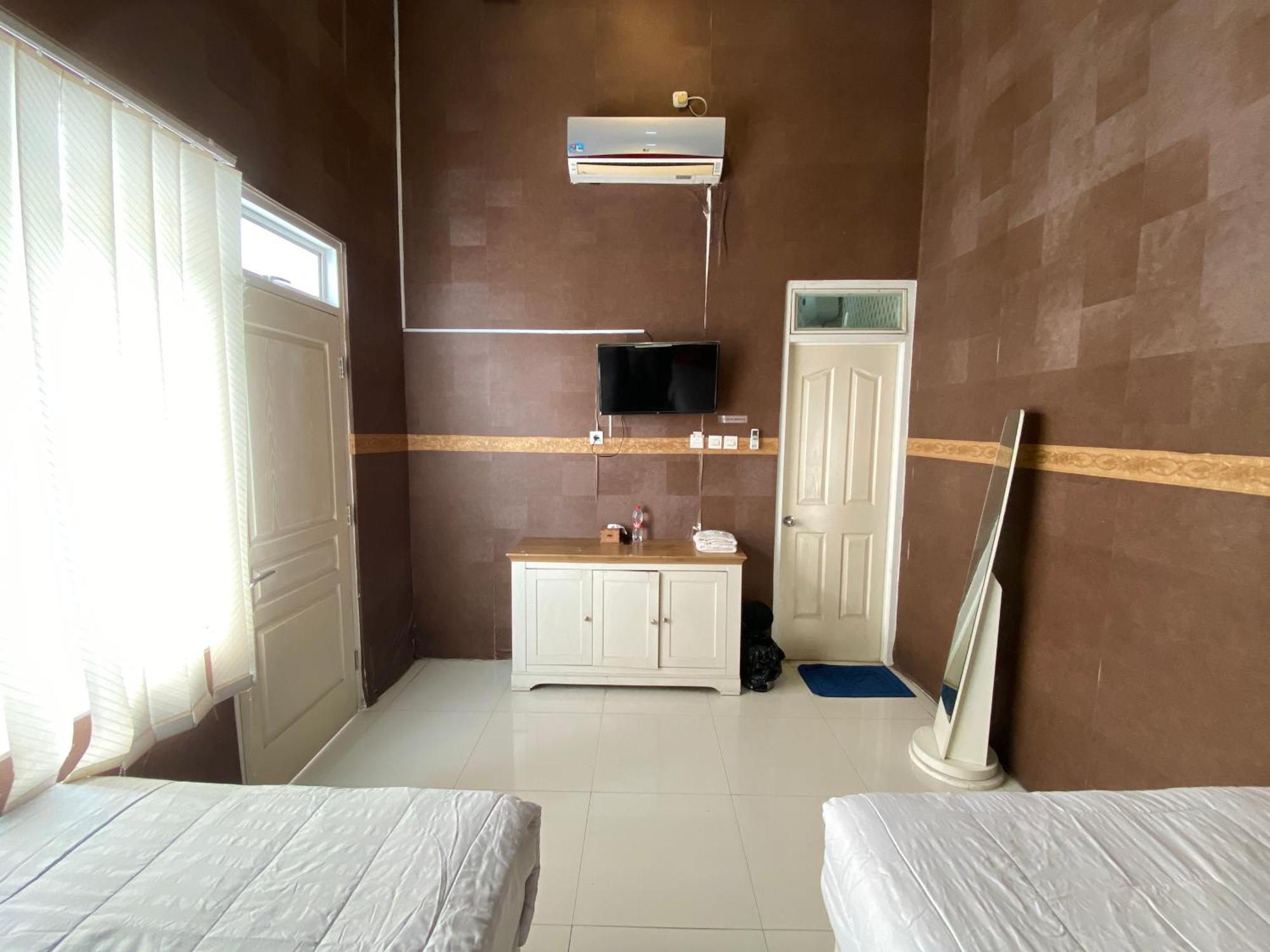 Griya Rw Family Guest House Redpartner Surakarta (Solo) Exterior foto